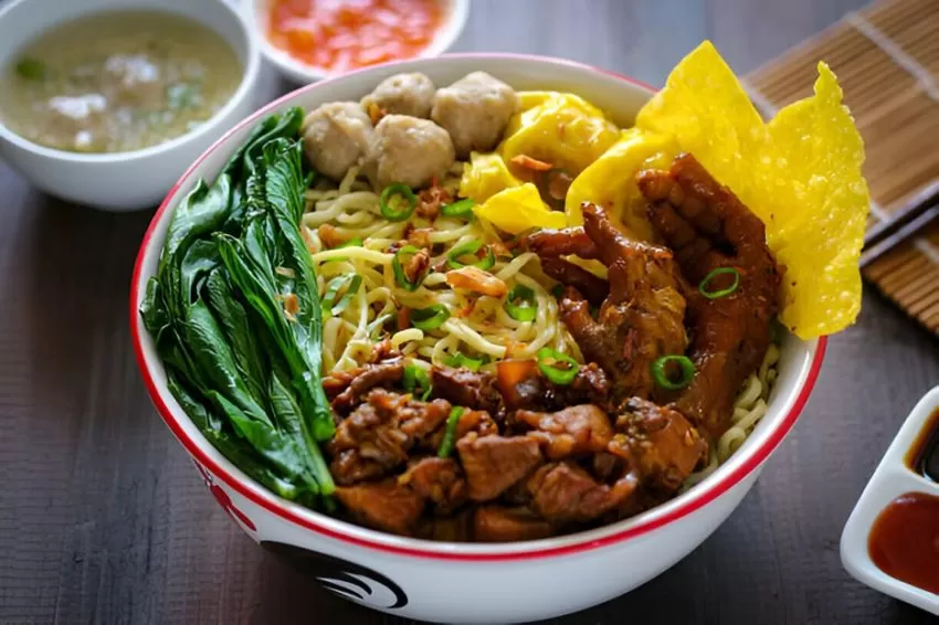 Mie Ayam Terenak di Indonesia: Dari Jakarta Sampai Jogja